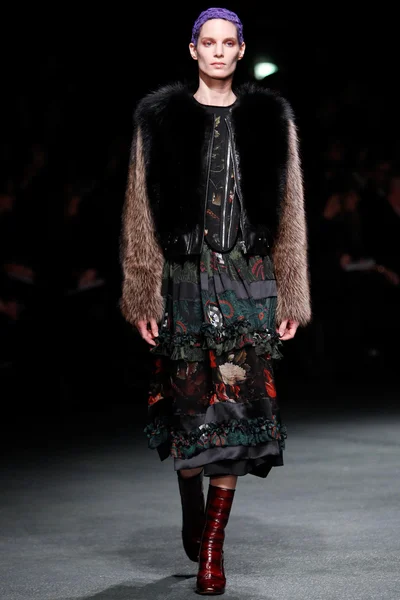 Look 15